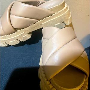 Leather sandals/ size 8 brand: L’idea